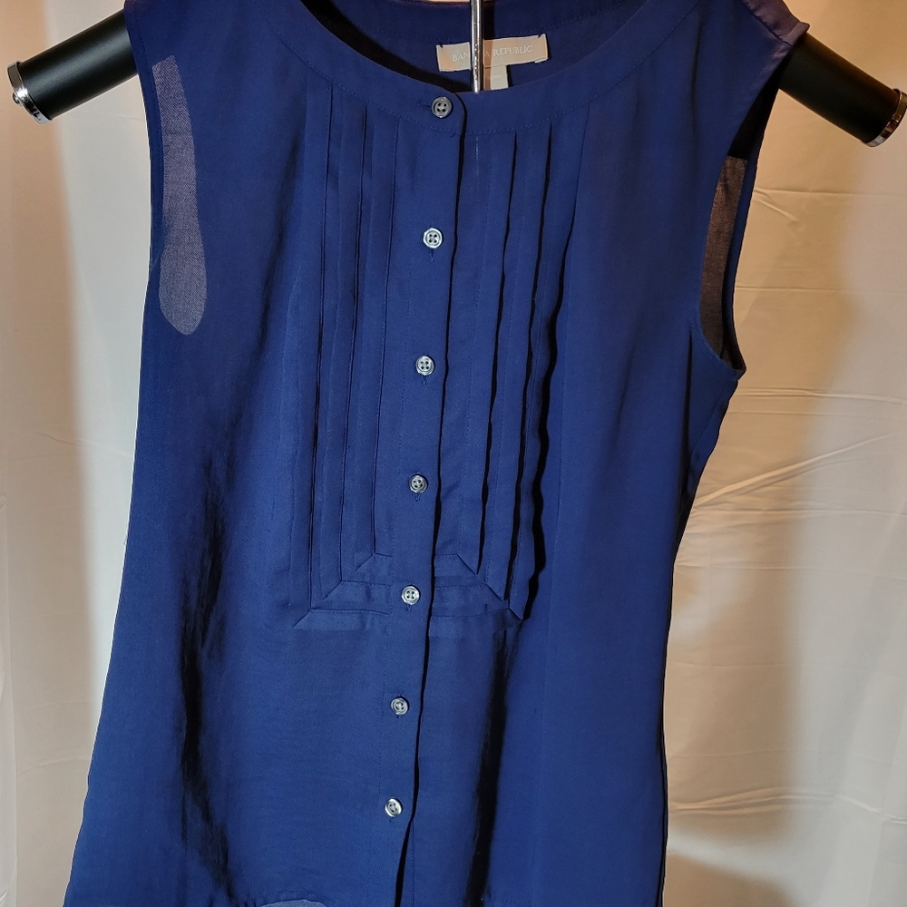 #1311 Banana Republic sleeveless top.